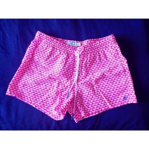 vineyard vines Women's performance shorts